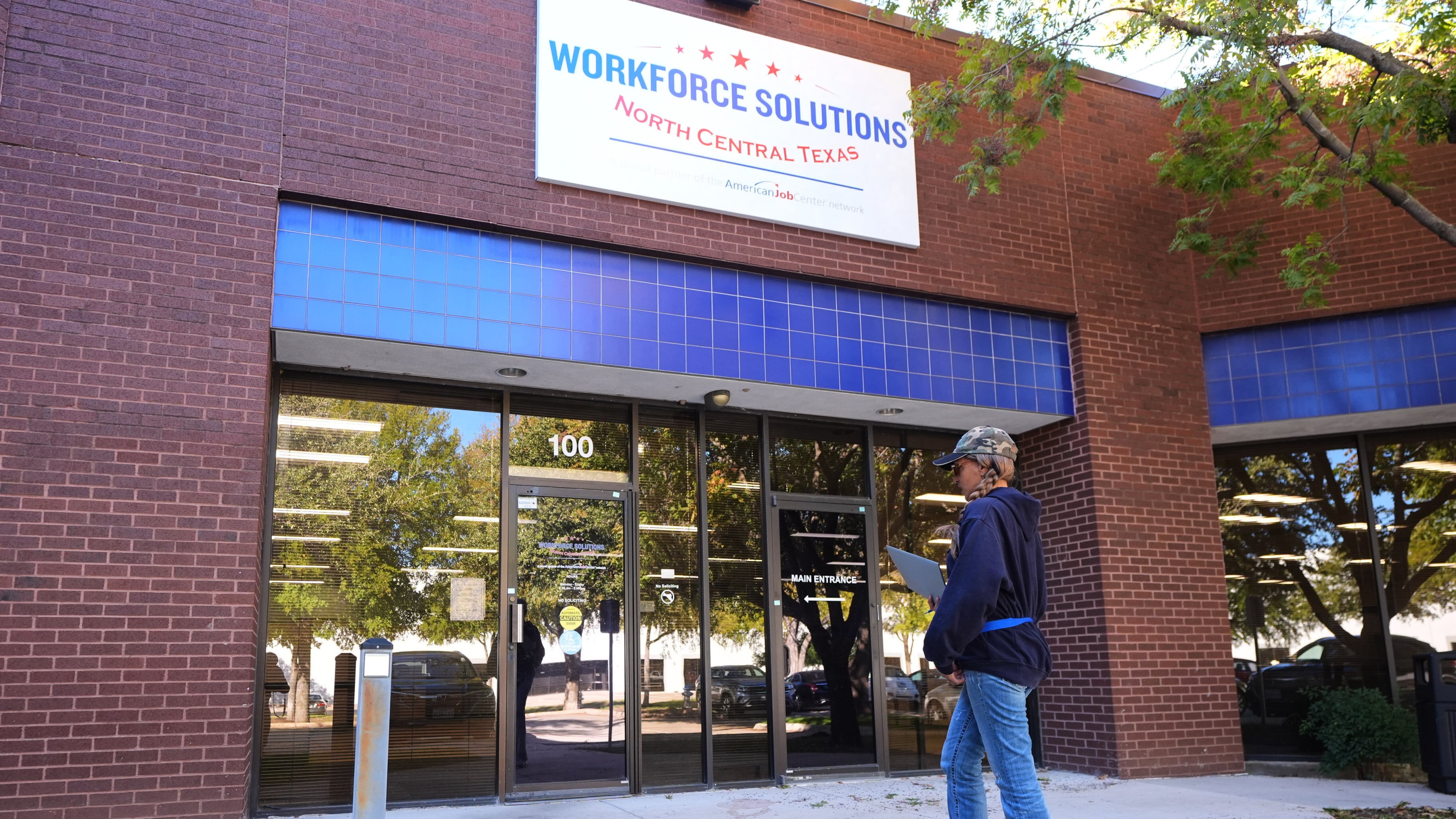 Cela Bratton Williams walks into the Workforce Solutions of North Central Texas office, Thursday, Oct. 30, 2025, in Plano, Texas. (AP Photo/Tony Gutierrez)