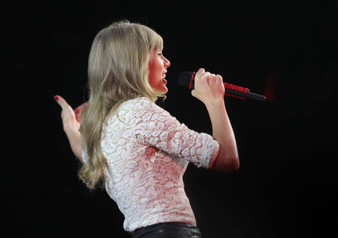 Taylor Swift, Ed Sheeran play sold-out Philips Arena
