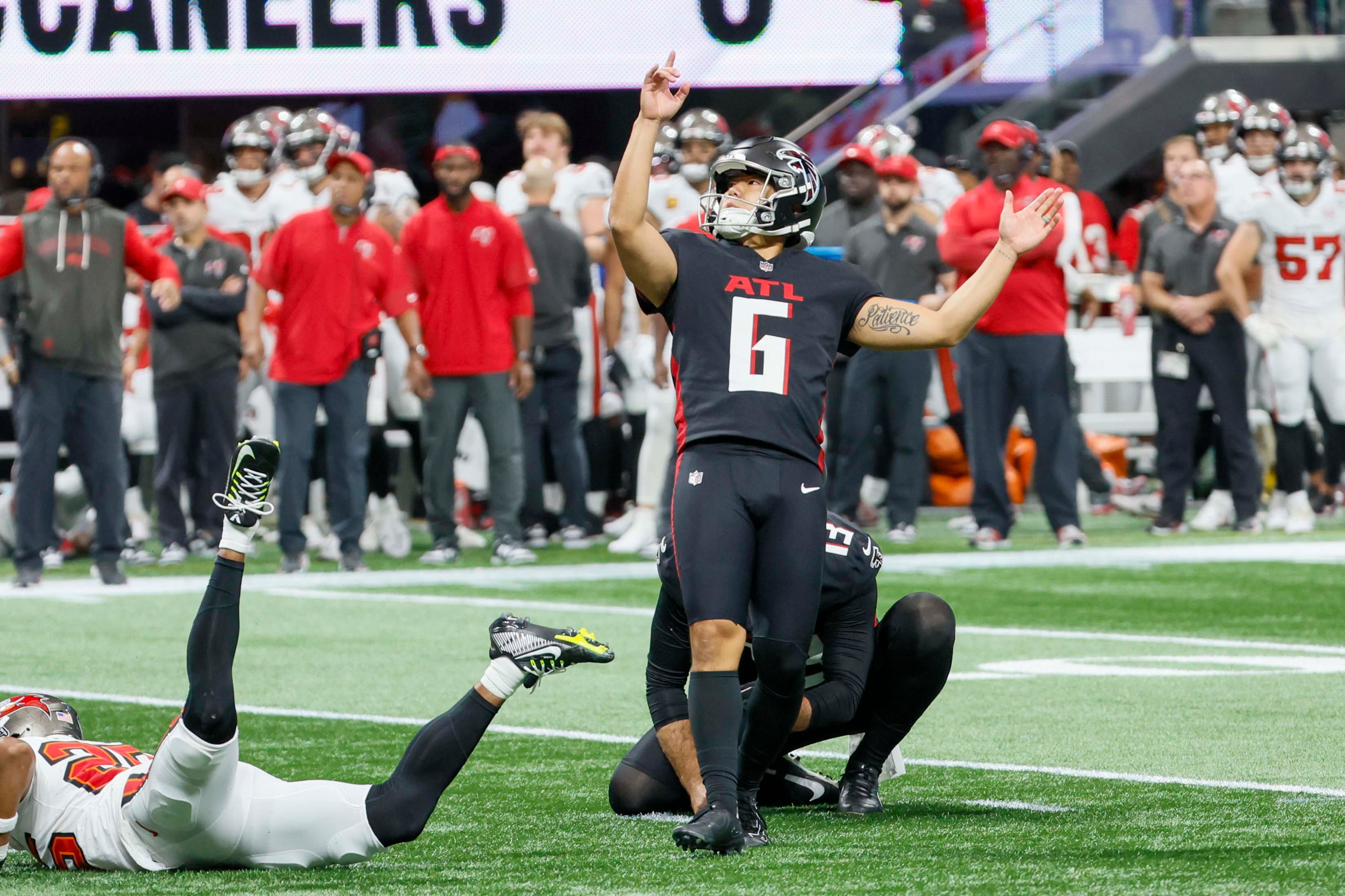 Atlanta Falcons place kicker Younghoe Koo (6) wacthes after scoring a field goal during the first half of an NFL football game against the Tampa Bay Buccaneers at Mercedes-Benz Stadium on Sunday, September 7, 2025, in Atlanta
(Miguel Martinez/ AJC)