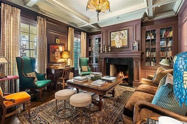 A tasteful reading room at Josh Brolin's Atlanta home, which he renovated after purchasing it for $3.25 million in 2020. (Courtesy of Jacob Bean)