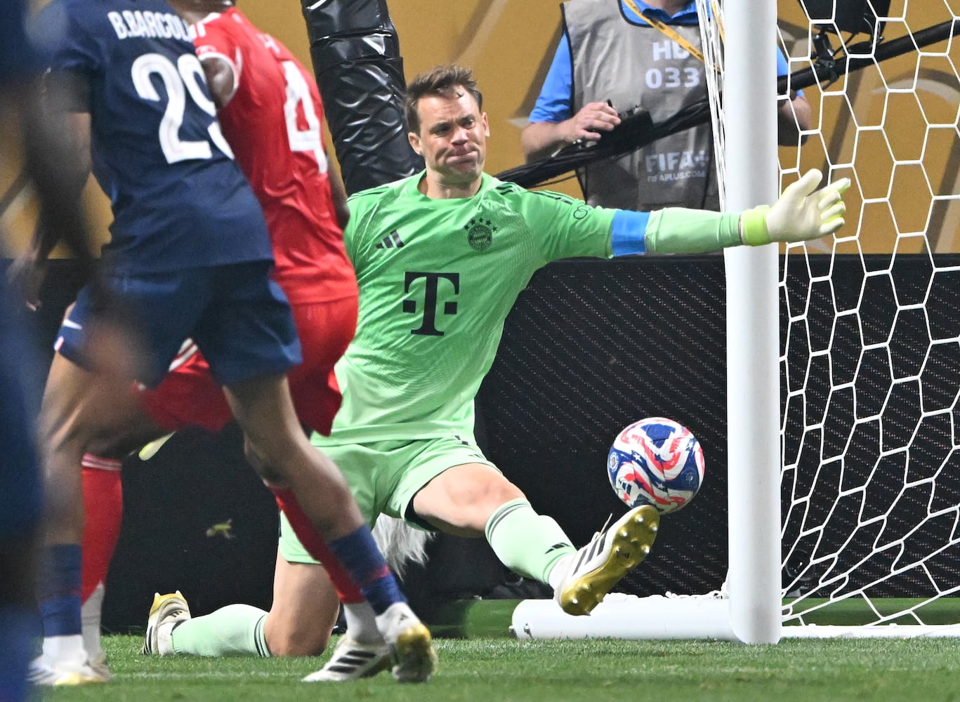 Club World Cup quarterfinals - Paris Saint-Germain vs Bayern Munich