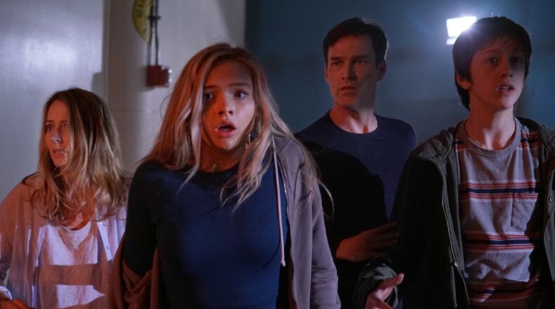 THE GIFTED: L-R: Amy Acker, Natalie Alyn Lind, Stephen Moyer and Percy Hynes White in THE GIFTED premiering this fall on FOX. ©2017 Fox Broadcasting Co. Cr: Ryan Green/FOX