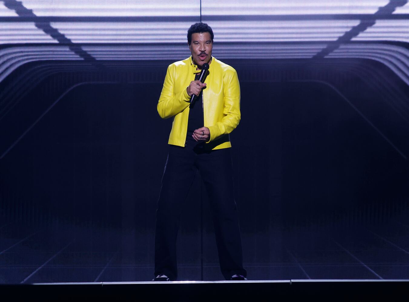 Lionel Richie and Earth, Wind & Fire perform