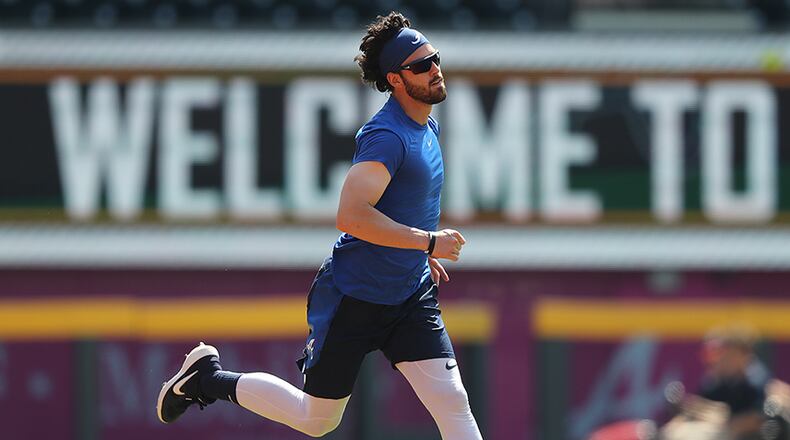 Injured Braves shortstop Dansby Swanson got in some work before the team played the Los Angeles Dodgers on Sunday.