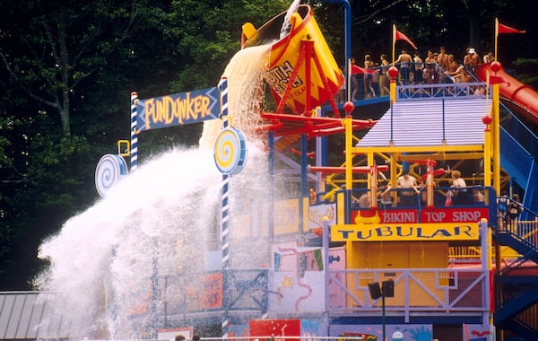 The Fun Dunker Drop simulates what it might feel like swirling down into a giant drain.