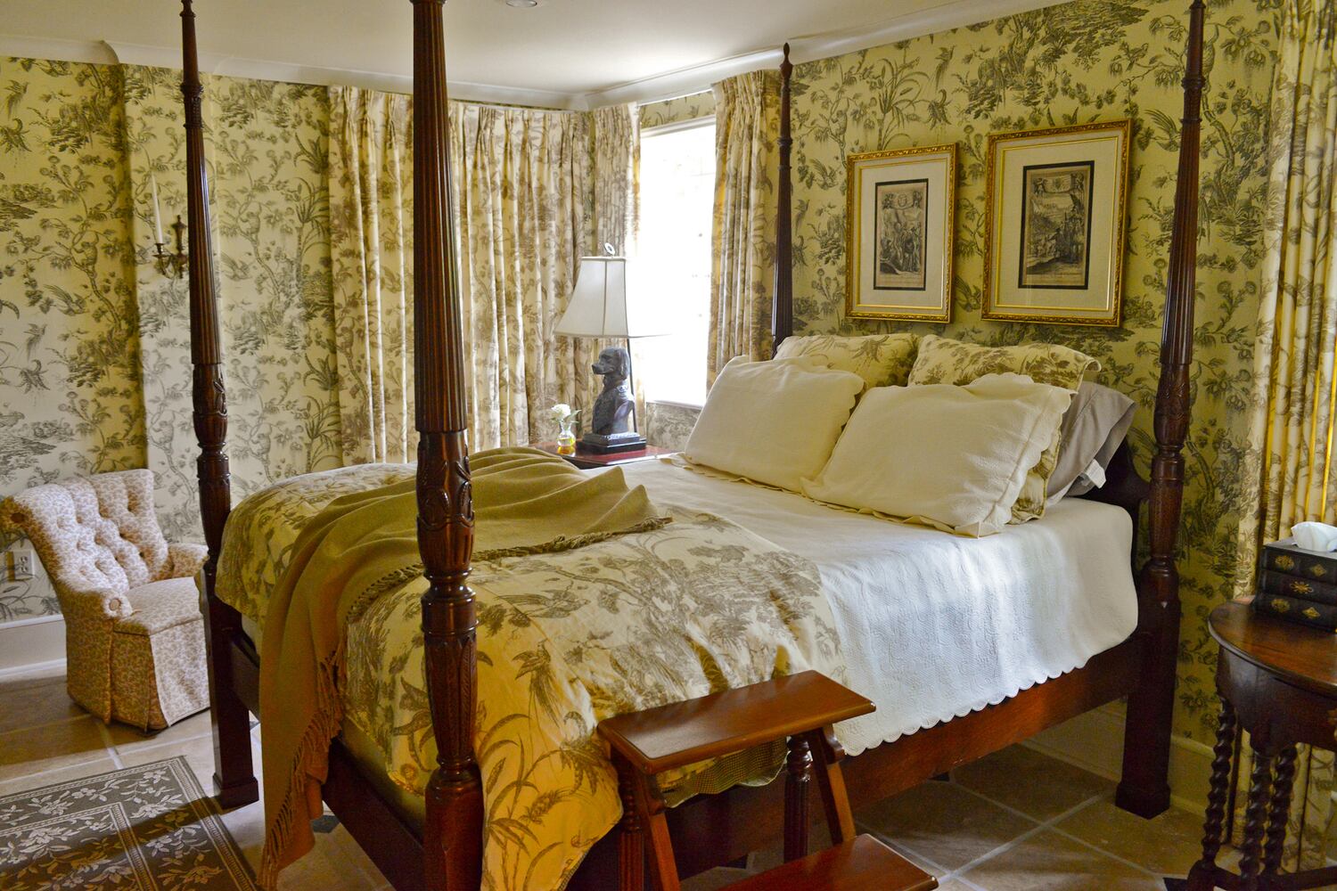 Guest bedroom