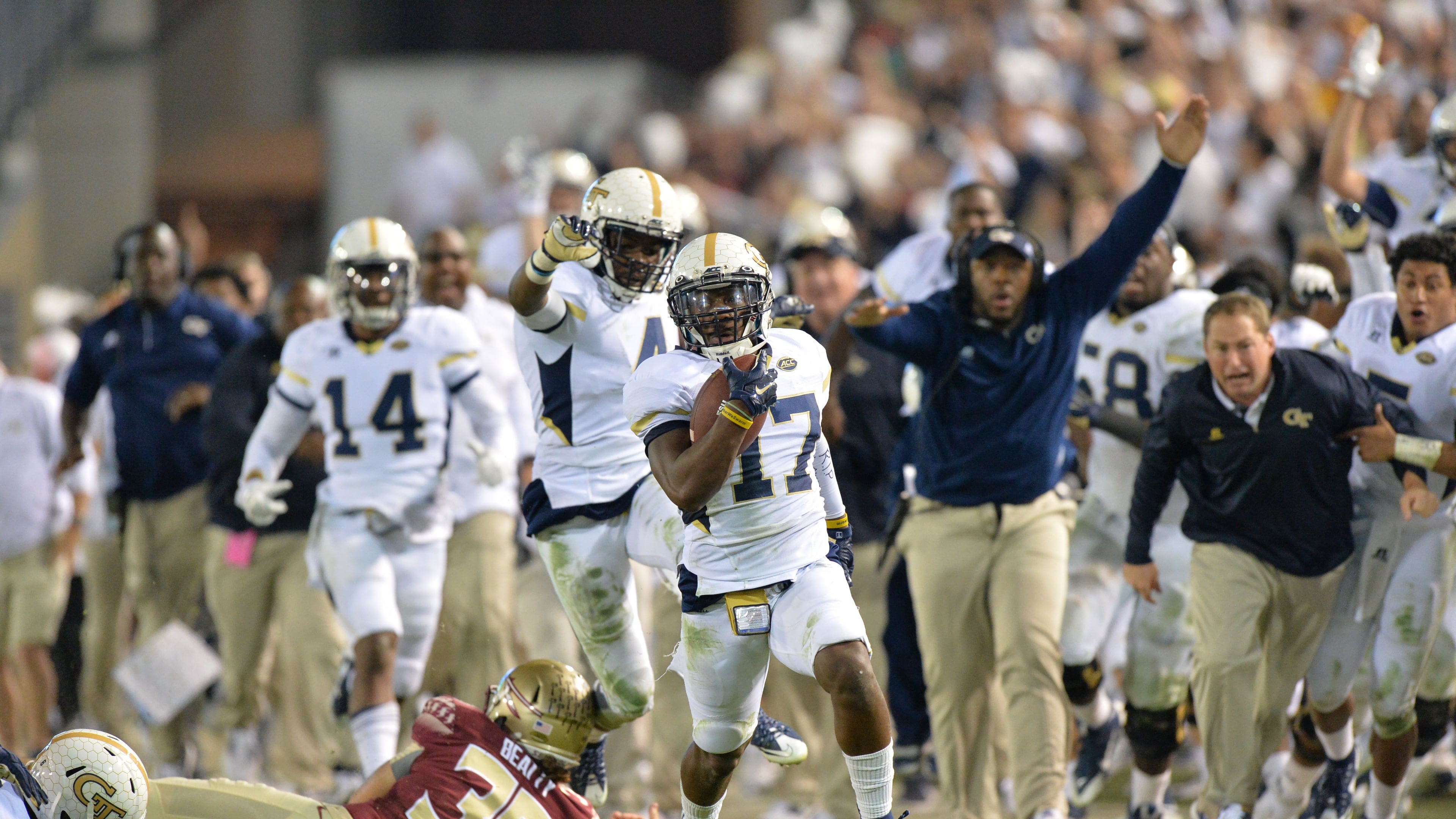 Yellow Jackets defensive back Lance Austin (center) runs for a touchdown after the Seminoles placekicker Roberto Aguayo's field goal was blocked at the end of the fourth quarter at Bobby Dodd Stadium, Saturday, Oct. 24, 2015. The Yellow Jackets won 22-16. (Hyosub Shin/AJC)