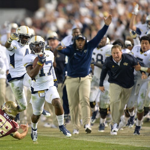 Yellow Jackets defensive back Lance Austin (center) runs for a touchdown after the Seminoles placekicker Roberto Aguayo's field goal was blocked at the end of the fourth quarter at Bobby Dodd Stadium, Saturday, Oct. 24, 2015. The Yellow Jackets won 22-16. (Hyosub Shin/AJC)