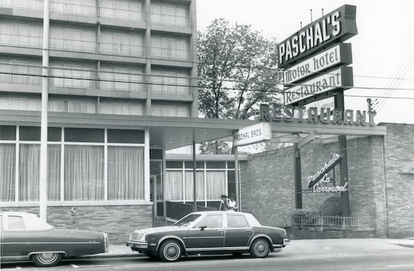 Exterior of Paschal's Motor Hotel and Restaurant in May 1987. (Joe McTyre/AJC) 