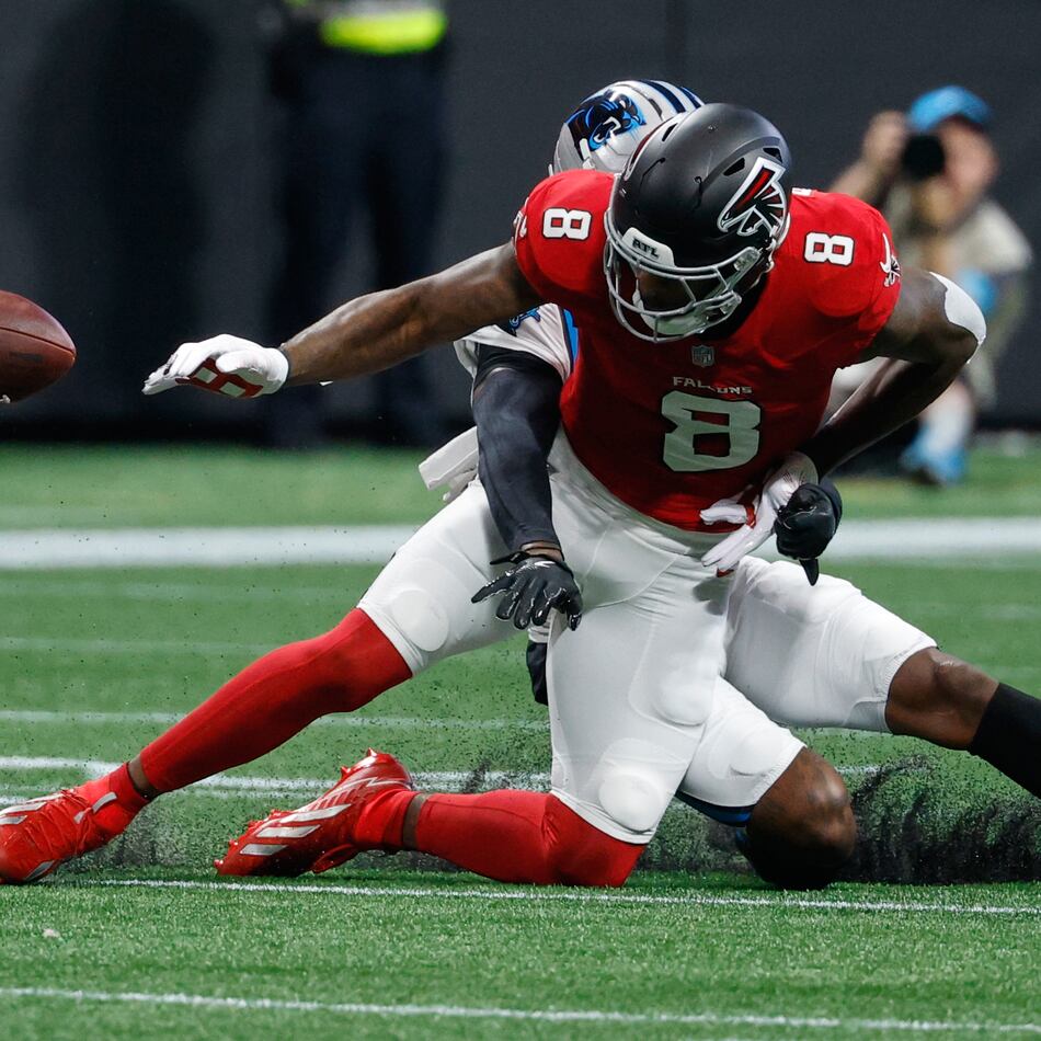 Atlanta Falcons tight end Kyle Pitts (8) misses a pass during an NFL football game against the Carolina Panthers in Atlanta, Sunday, Sept. 20, 2026. (Erik S. Lesser/AP)