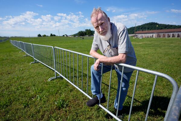 William Floyd Burgess, who said he was the first person to enter the home after convicted killer Oscar Smith murdered his estranged wife and her two sons in 1989, stands outside Riverbend Maximum Security Institution before the execution of Smith Thursday, May 22, 2025, in Nashville, Tenn. (AP Photo/Mark Humphrey)