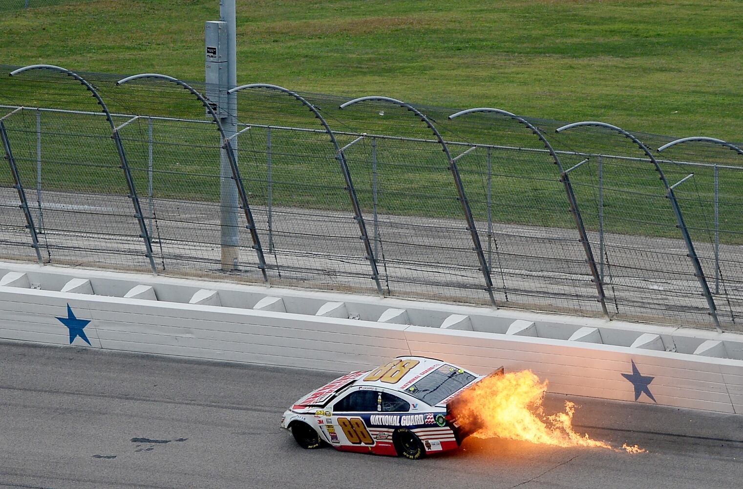 Earnhardt Jr. finishes last after crash