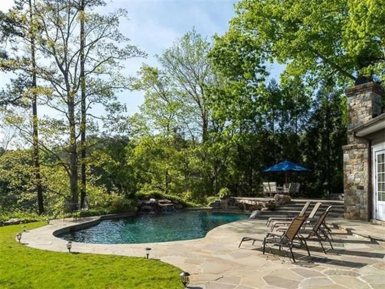 PHOTOS: $4.5 million Vinings home with a 180-degree view of Paces Lake