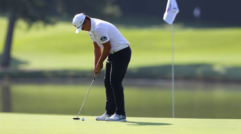 090120 Atlanta: Sungjae Im practices his putting at the clubhouse green for the season-ending Tour Championship at East Lake Golf Club on Tuesday, Sept. 1, 2020 in Atlanta. An event that featured the rousing moment of a huge gallery overrunning the fairway to trail Tiger Woods up No. 18 during his 2018 victory will host the PGA Tour’s top 30 in FedEx Cup points on a vacant course. “Curtis Compton / Curtis.Compton@ajc.com”