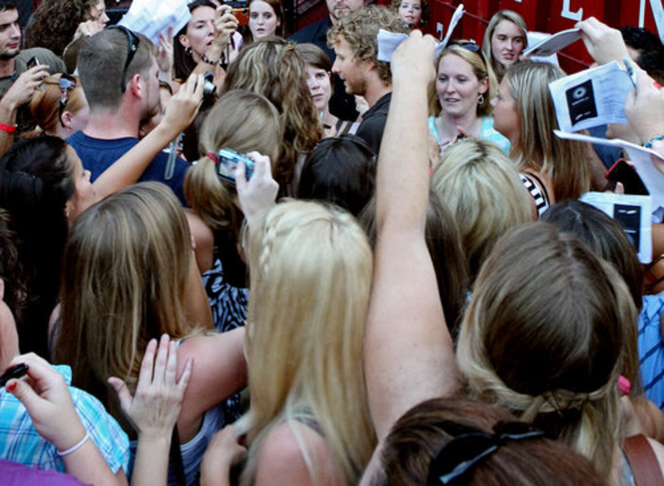 Dierks Bentley plays free Tabernacle concert