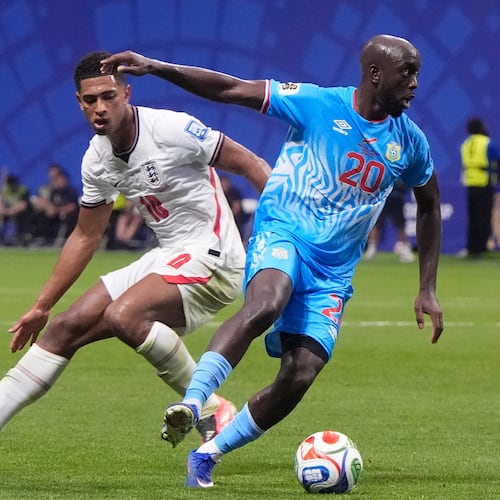 Congo's Yoane Wissa, left, dribbles past England's Jude Bellingham during a World Cup Round of 32 soccer match in Atlanta, Wednesday, July 1, 2026. (AP Photo/Mike Stewart)