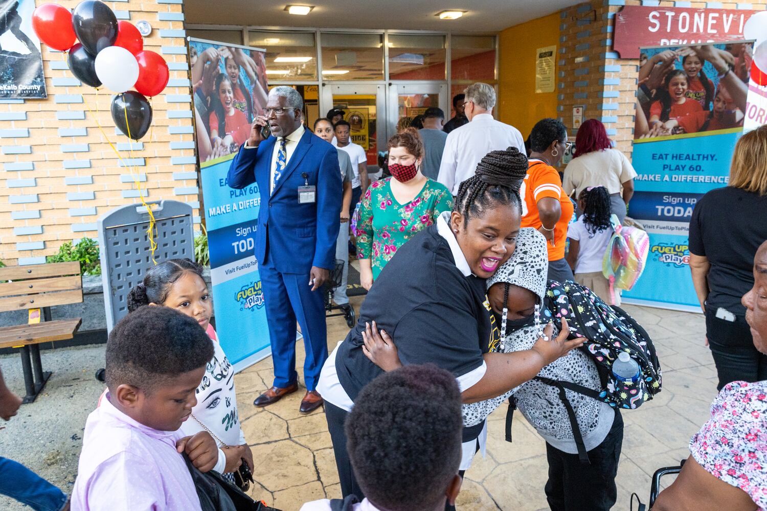 Stoneview Elementary students get big welcome back to school