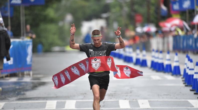 Scenes from AJC Peachtree Road Race. Hyosub Shin/Hyosub.Shi@ajc.com