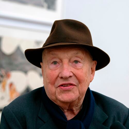 FILE - German artist Georg Baselitz talks with journalists during the press preview of the exhibition 'Georg Baselitz' in the Kunstsammlungen in Chemnitz, Germany, on April 16, 2018. (AP Photo/Jens Meyer, File)
