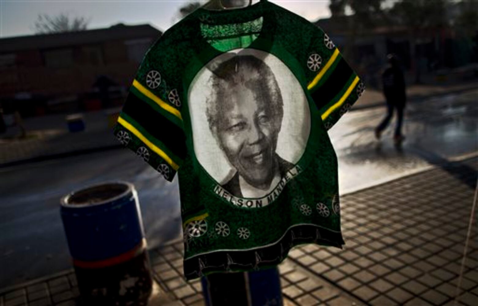 Artistic photos of Nelson Mandela around the world