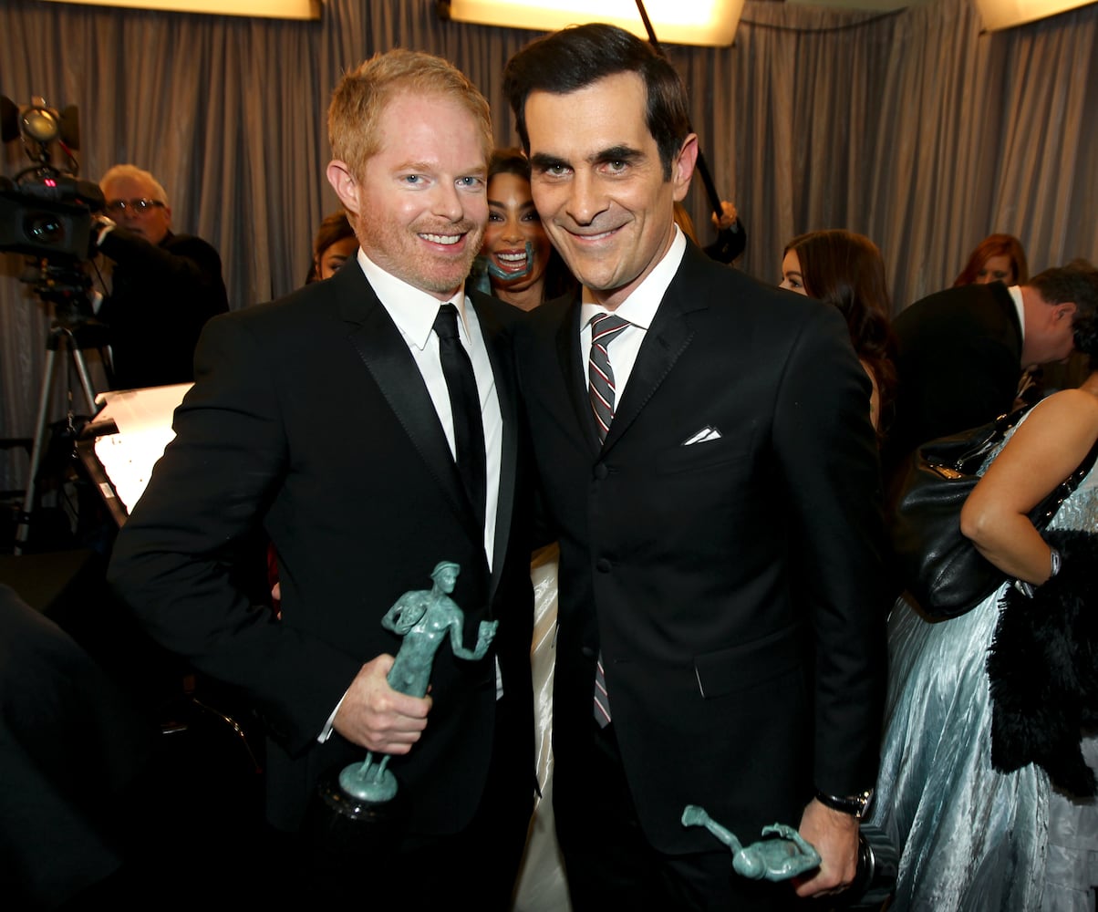 Sofia Vergara photobombs Jesse Tyler Ferguson and Ty Burrell