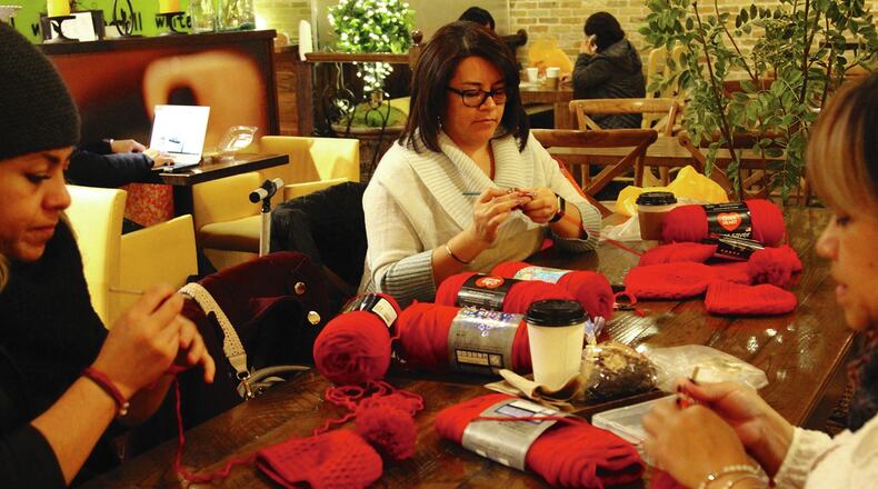 Ladies of Crochet is a group of Hispanic women in Atlanta who gather to make and donate hats for newborns who are born with heart problems. Samantha Díaz Roberts/MundoHispánico