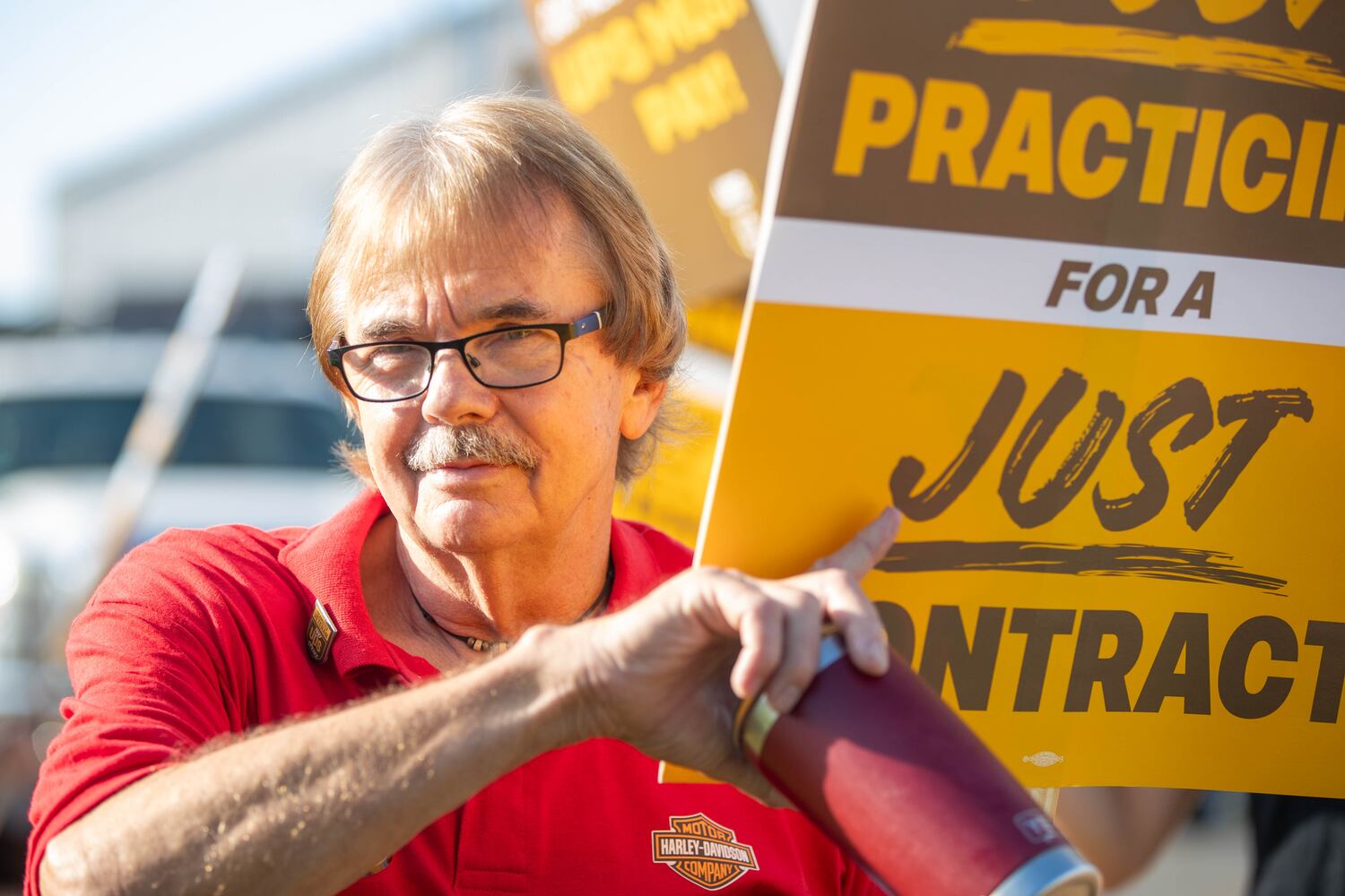 Teamsters turn up heat in UPS contract negotiations