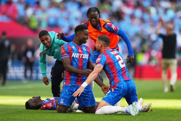 Crystal Palace players celebrate after winning the English FA Cup final soccer match between Crystal Palace and Manchester City at Wembley stadium in London, Saturday, May 17, 2025. (AP Photo/Kirsty Wigglesworth)
