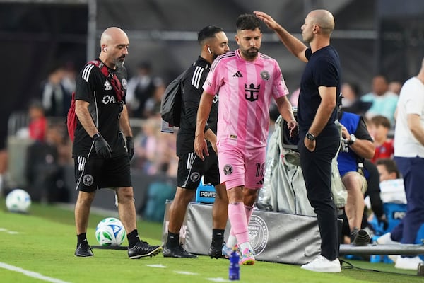 Inter Miami midfielder Jordi Alba, second from right, is patted on the head by head coach Javier Mascherano, right, as he leaves the game with an injury during the first half of an MLS soccer match against CF Montreal, Wednesday, May 28, 2025, in Fort Lauderdale, Fla. (AP Photo/Lynne Sladky)