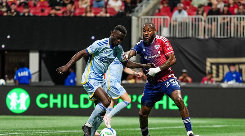 Atlanta United forward Emmanuel Latte Lath (left) dribbles during the match against FC Dallas at Mercedes-Benz Stadium in Atlanta on Saturday, April 5, 2025. (Photo by Mitch Martin / Atlanta United)