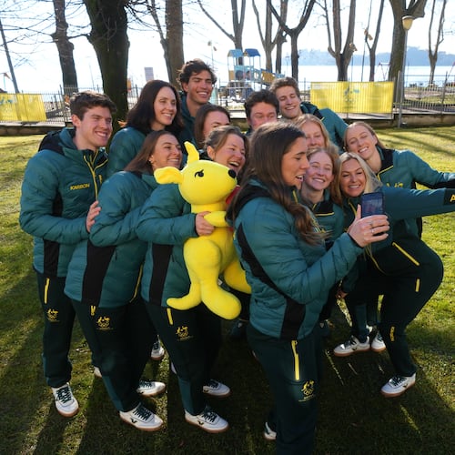 Australia's winter olympic athletes pose for photographers at the AIS European Training Centre in Gavirate, on the Varese lake, northern Italy, Monday, Jan. 26, 2026. (AP Photo/Antonio Calanni)