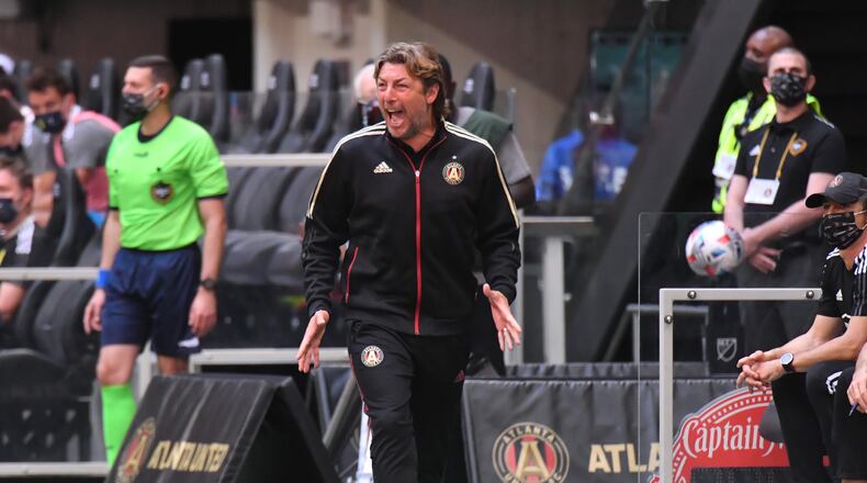 May 29, 2021 Atlanta - Atlanta United head coach Gabriel Heinze shouts instructions during the second half in a MLS soccer match at Mercedes-Benz Stadium in Atlanta on Saturday, May 29, 2021. The game ended with 2-2. (Hyosub Shin / Hyosub.Shin@ajc.com)