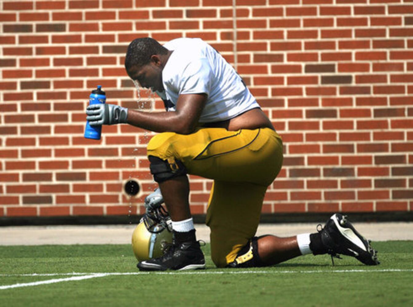 College football: Georgia Tech puts on the pads