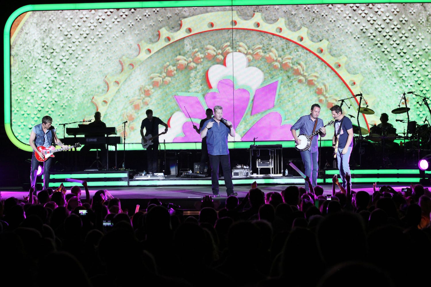 Country stars rock Aaron's Amphitheatre at Lakewood