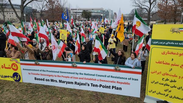 Protesters demonstrate on behalf of the Provisional Government by the National Council of Resistance of Iran based on Maryam Rajavi's Ten-Point Plan. (Courtesy)