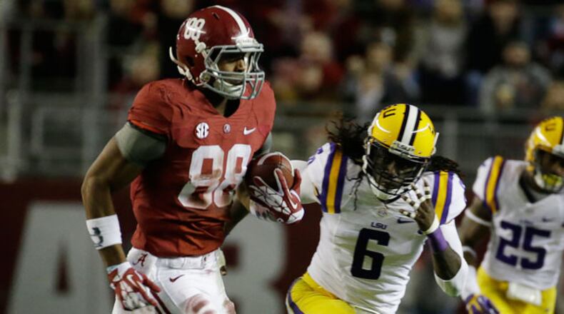 Former Alabama tight end O.J. Howard on the move against LSU. (Associated Press)