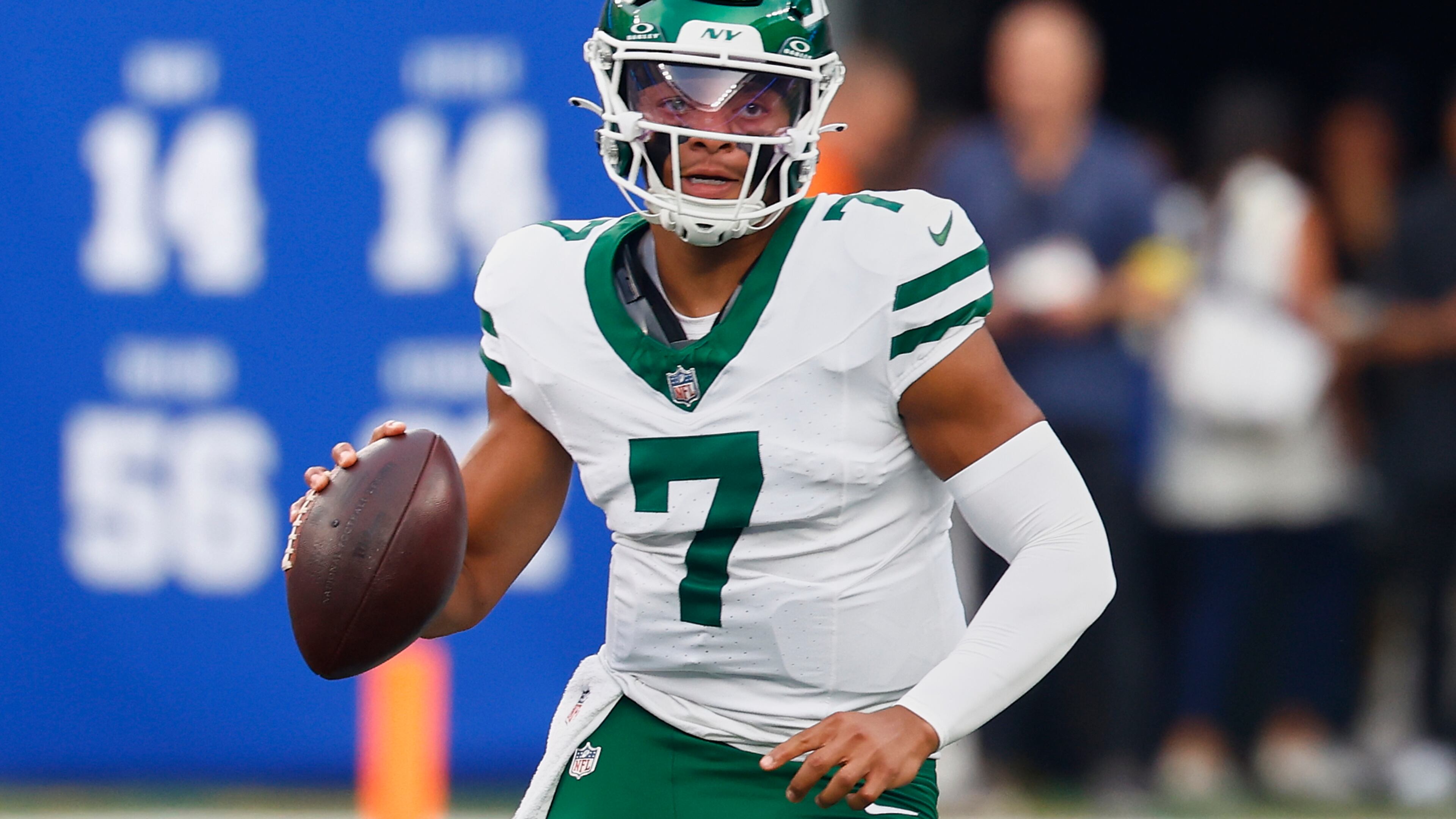 New York Jets quarterback Justin Fields (7) looks to pass against the New York Giants during the first quarter of an NFL football game, Saturday, Aug. 16, 2025, in East Rutherford, N.J. (AP Photo/Noah K. Murray)