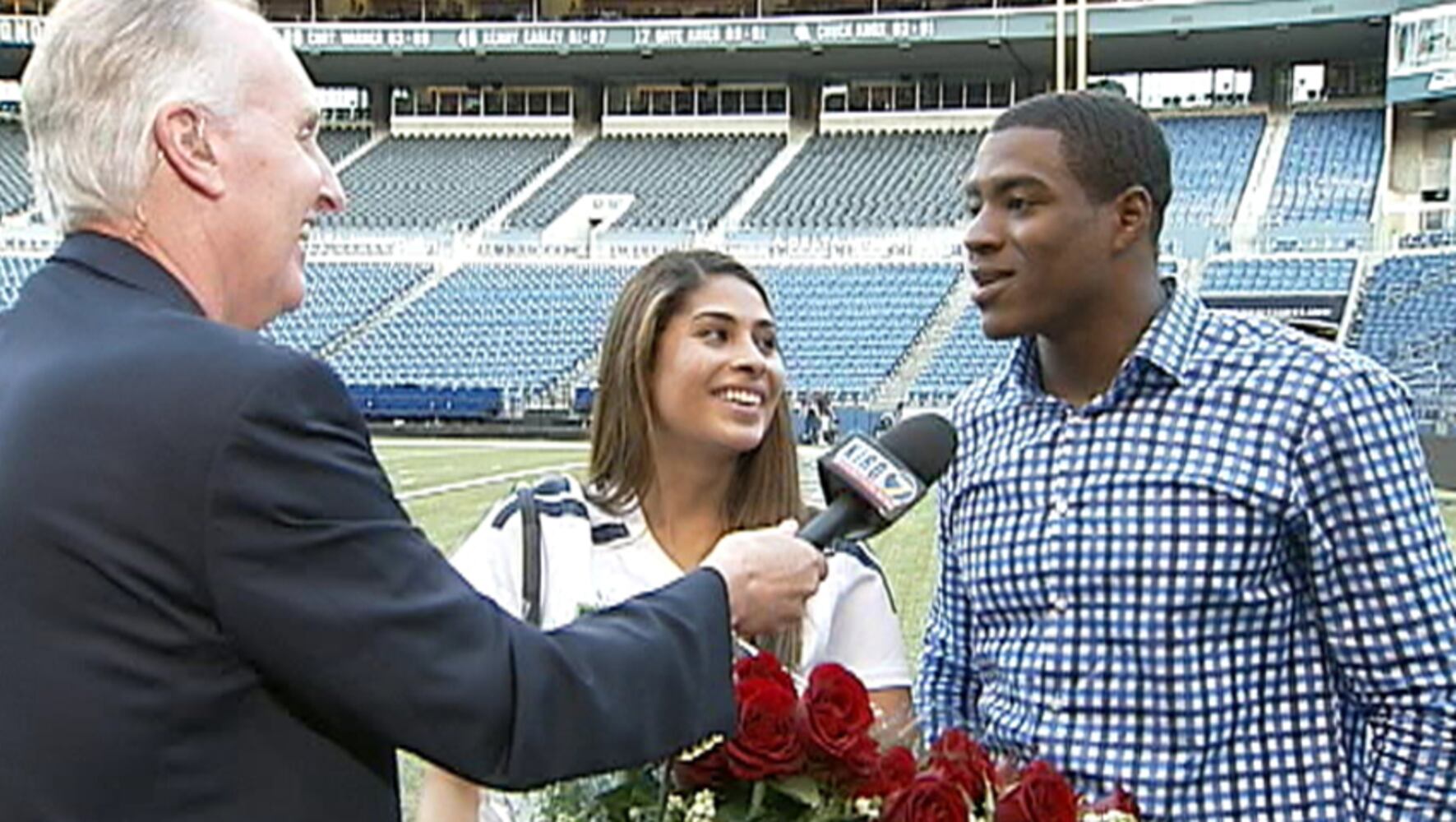 Seahawks CB DeShawn Shead proposes to girlfriend after game