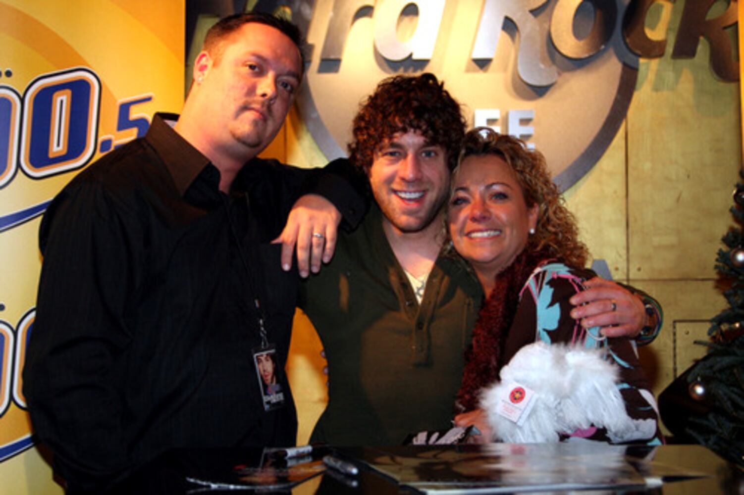 Elliott Yamin's intimate concert at Hard Rock Cafe