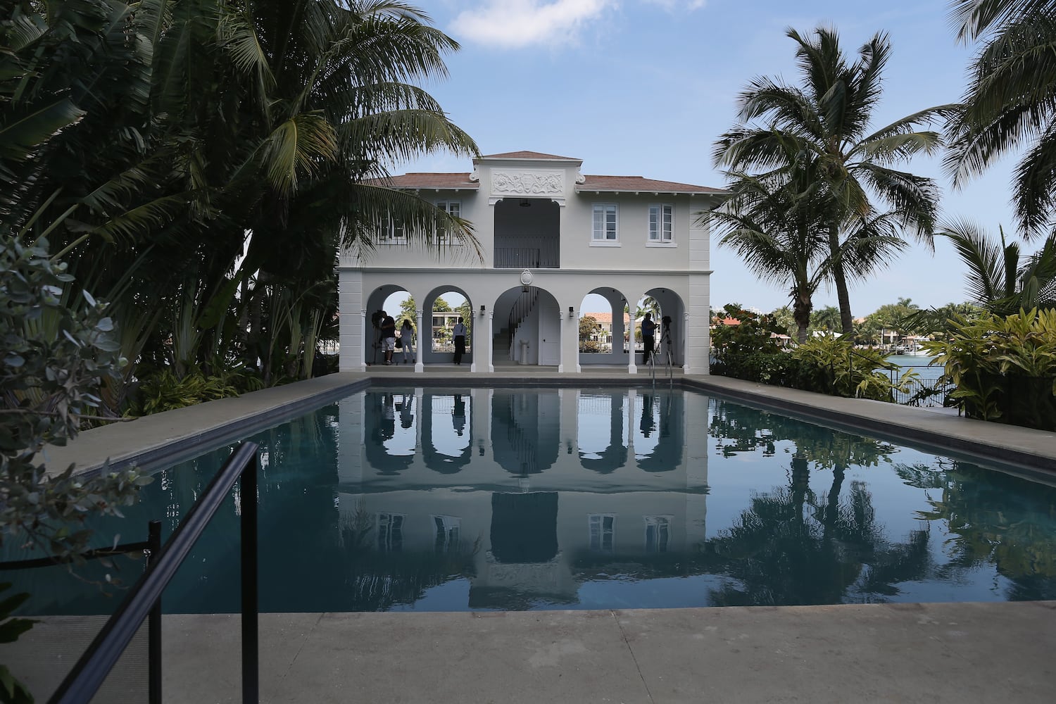 Tour of historic waterfront mansion