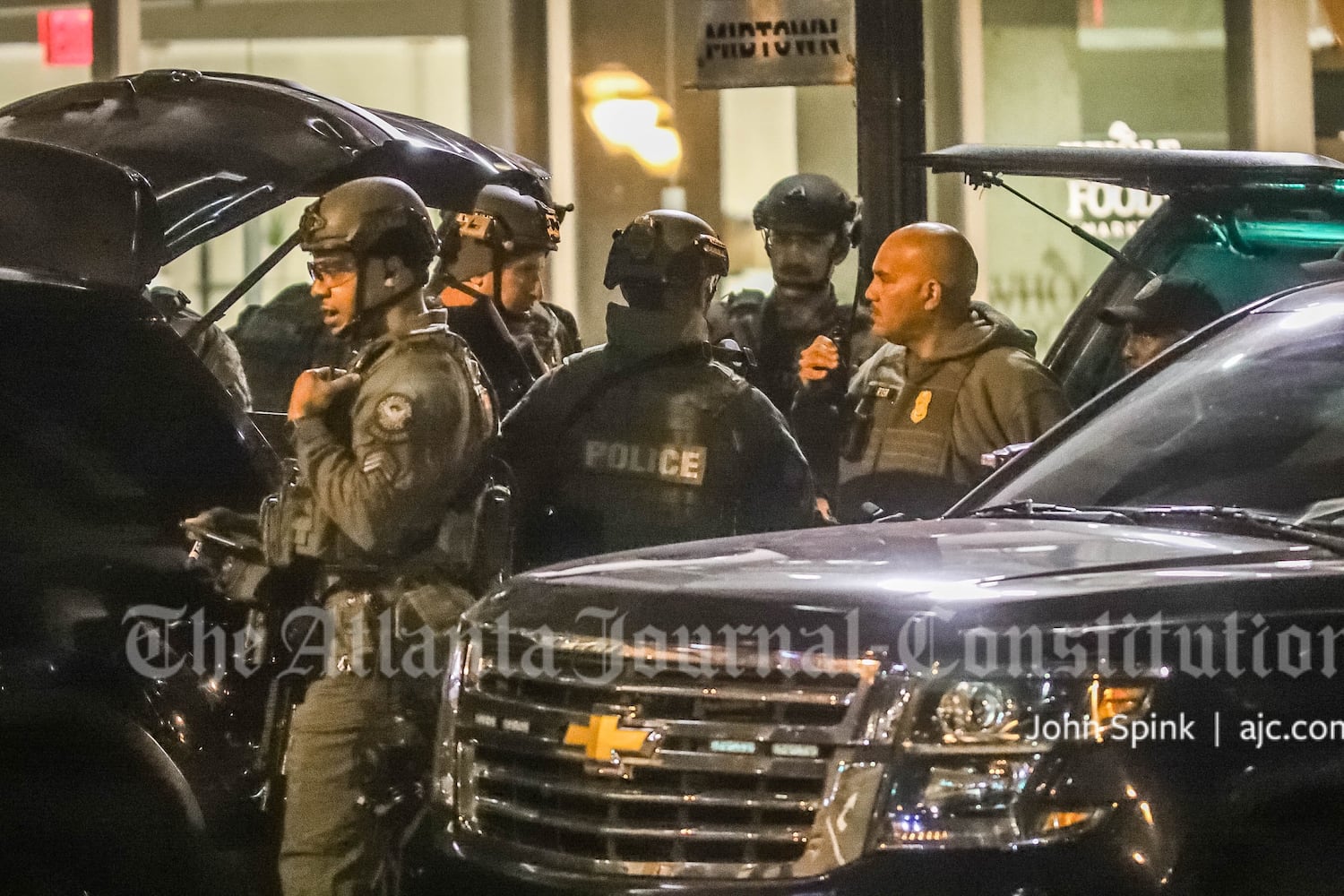 PHOTOS: Shooting at Midtown high-rise leaves 2 dead, including suspected gunman