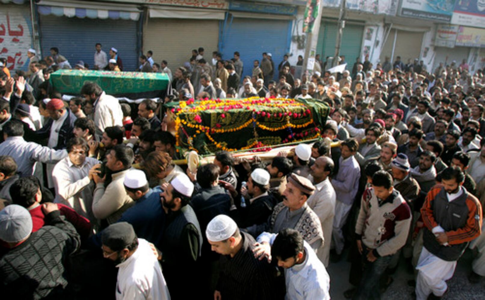Pakistan mourns, buries Bhutto