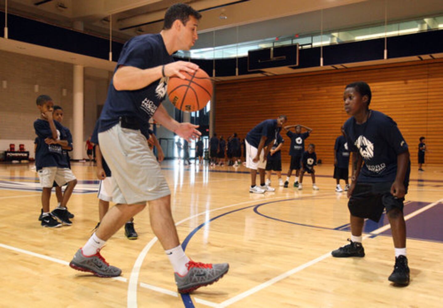 Hawks all-star Al Horford hosts youth camp