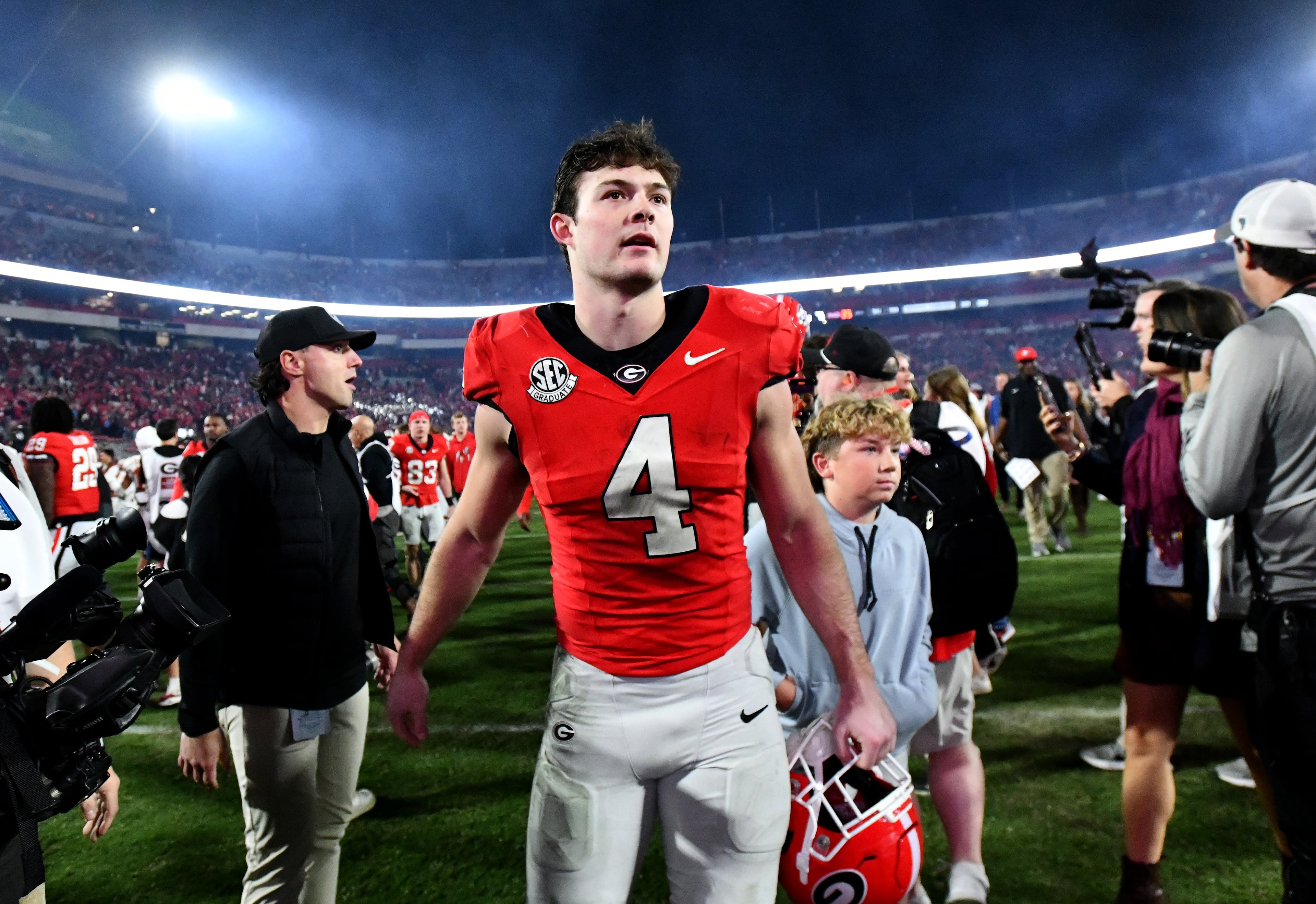 Georgia tight end Oscar Delp (4) leaves the football field after Georgia beat Texas during an NCAA football game at Sanford Stadium, Saturday, November 15, 2025, in Athens. Georgia won 35-10 over Texas. (Hyosub Shin / AJC)