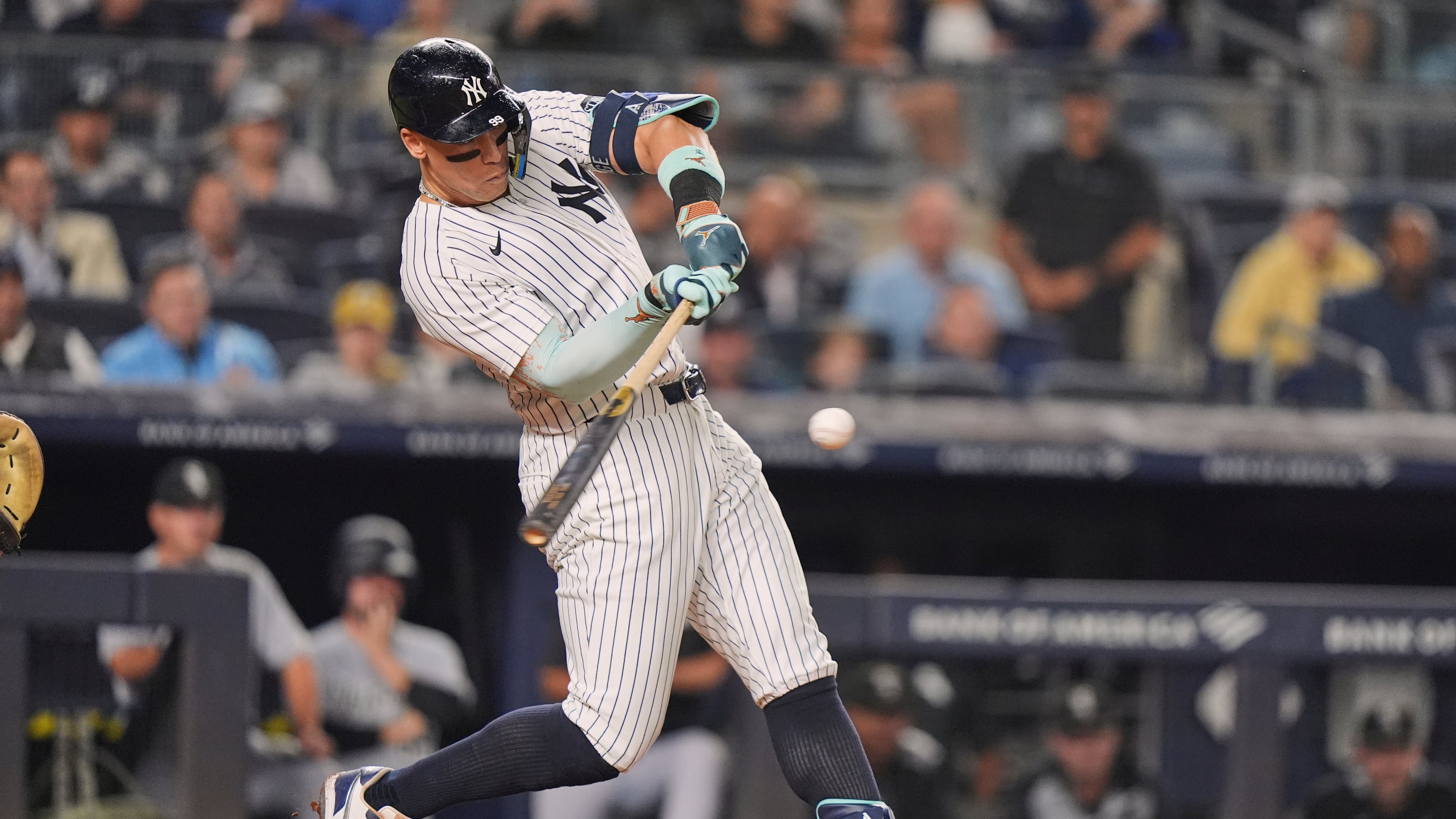 New York Yankees' Aaron Judge hits a three-run home run during the second inning of a baseball game against the Chicago White Sox Wednesday, Sept. 24, 2025, in New York. (AP Photo/Frank Franklin II)