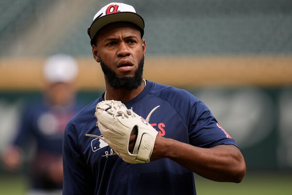 Atlanta Braves outfield Bryan De La Cruz warms up with the team before a baseball game between the Atlanta Braves and the Philadelphia Phillies, Thursday, April 10, 2025, in Atlanta. (AP Photo/Mike Stewart)