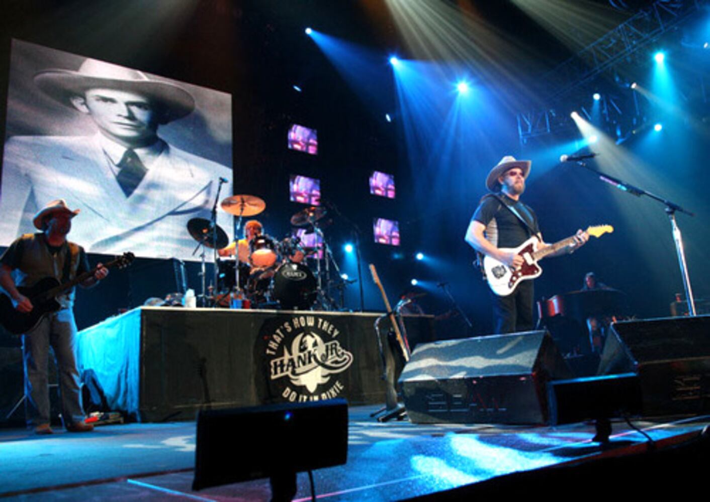 Lynyrd Skynyrd, Hank Williams Jr. play Arena