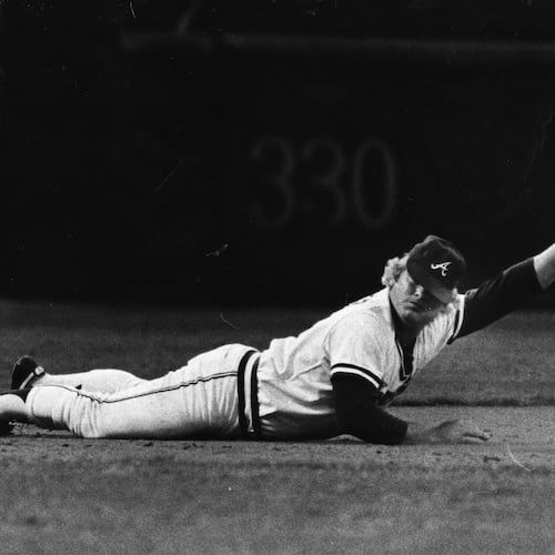 Bob Horner shows that he caught the ball on this play in 1981. Horner, who played with the Braves for nine years and won the 1978 Rookie of the Year award, died Tuesday at age 68. (Kenneth Walker/AJC 1981)