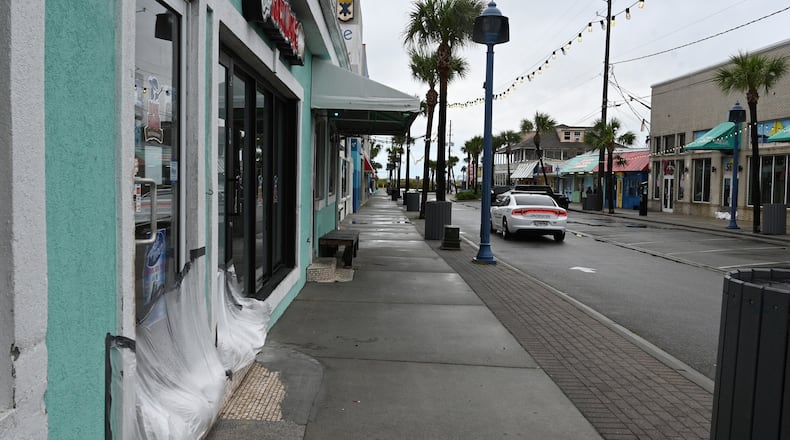 September 30, 2022 Tybee Island - Stores were boarded up and sand bagged in Tybee Island as high surf and heavy winds from Hurricane Ian impacted the area on Friday, September 30, 2022. (Hyosub Shin / Hyosub.Shin@ajc.com)