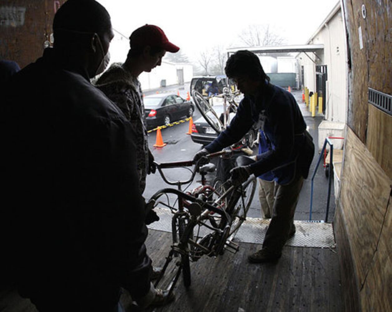 A rush for last-minute Goodwill donations